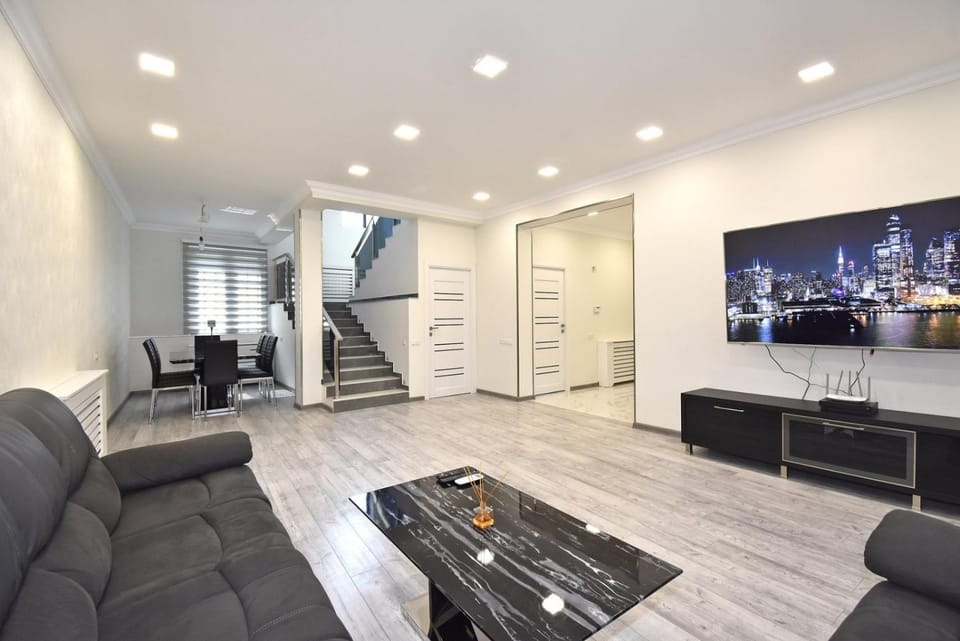 Jrvezh Aygegortsakan Street, 4 bedrooms Luxury house with Spacious swimming pool VJ555 Apartment in Armenia