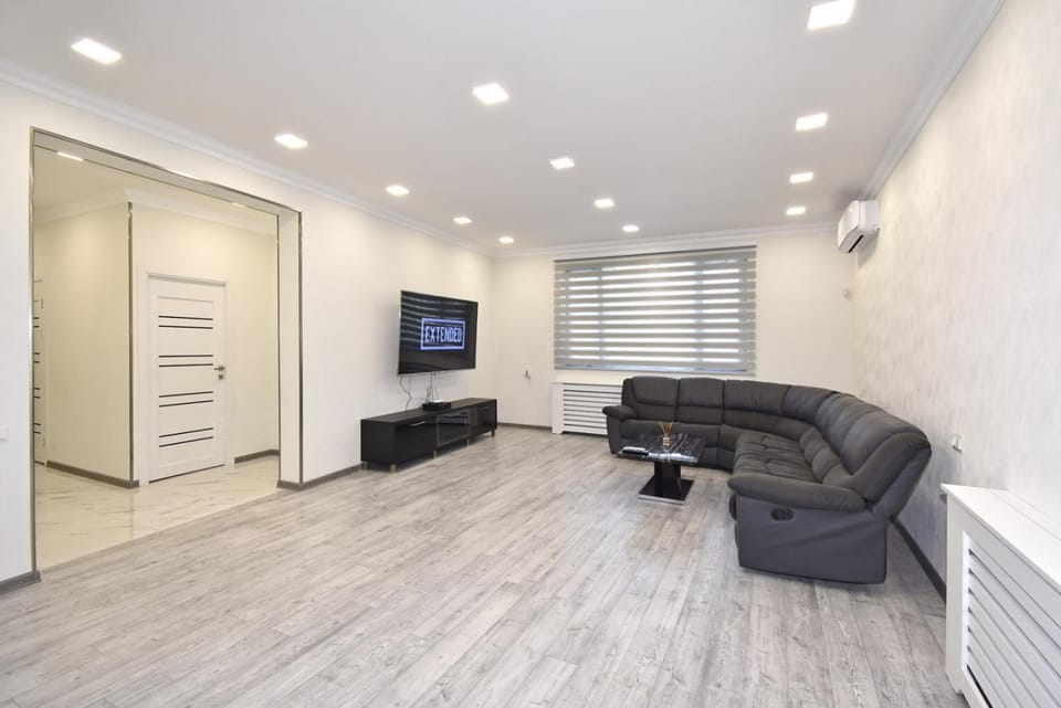 Jrvezh Aygegortsakan Street, 4 bedrooms Luxury house with Spacious swimming pool VJ555 Apartment in Armenia