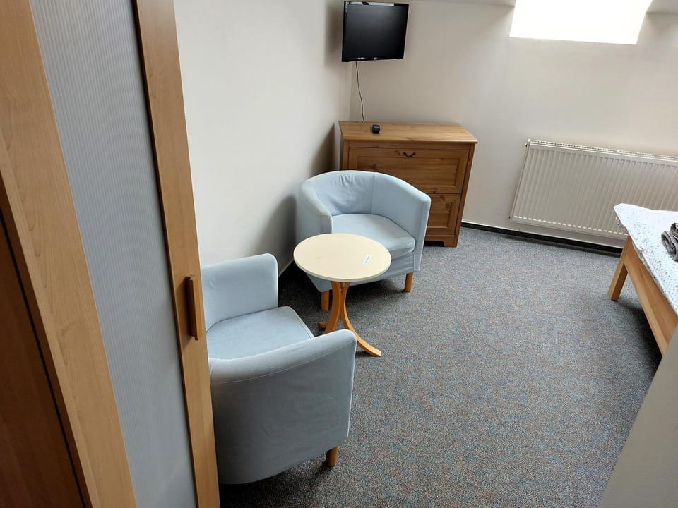 TV and multimedia, Seating area, wardrobe