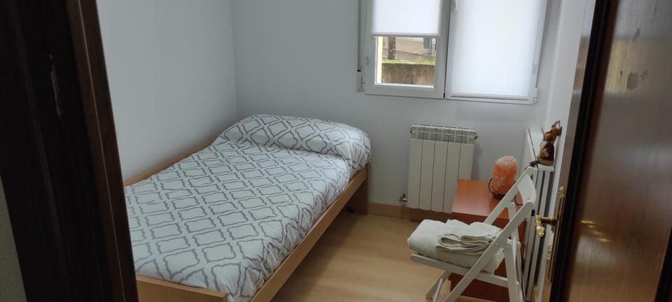 Bedroom, towels