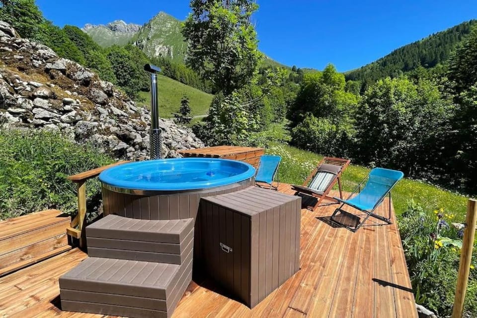 Patio, Natural landscape, Garden, Hot Tub, Mountain view, sunbed