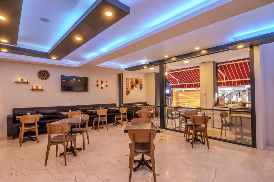 Restaurant/places to eat, Lounge or bar, Seating area