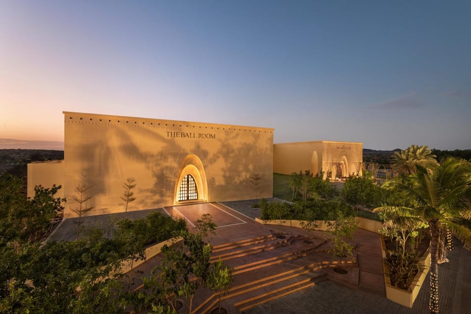 Facade/entrance, Banquet/Function facilities