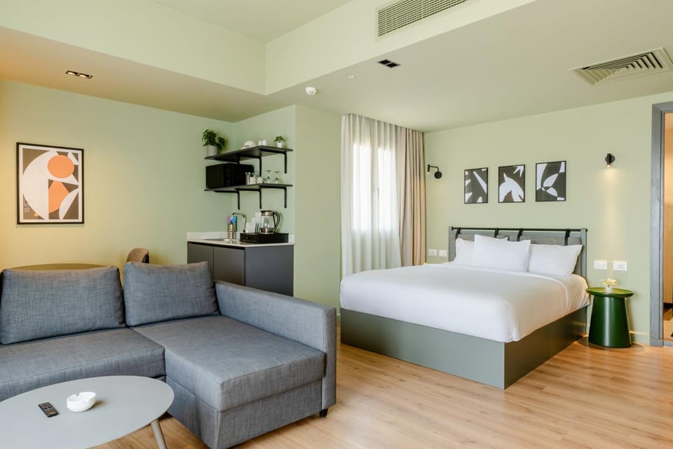 Photo of the whole room, Bedroom
