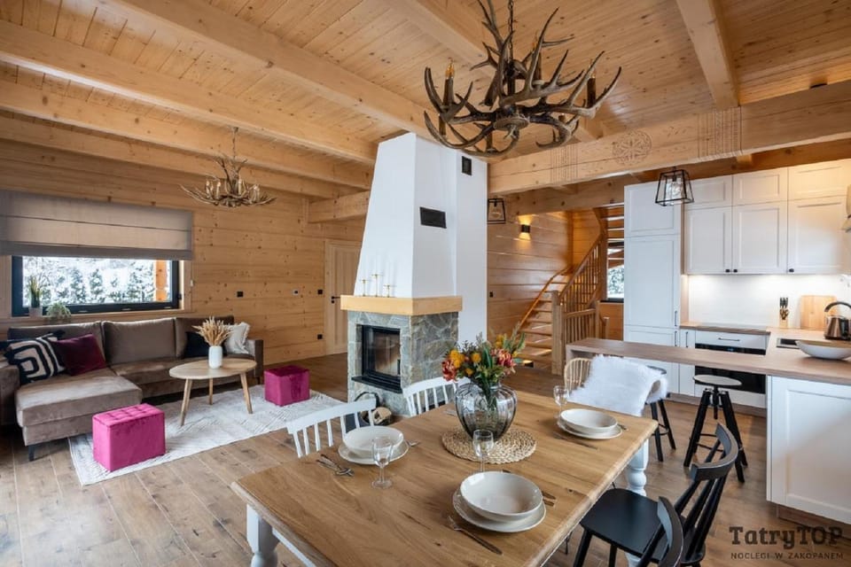 Kitchen or kitchenette, Seating area, Dining area