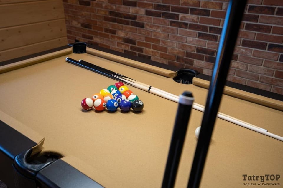 Billiard, Game Room
