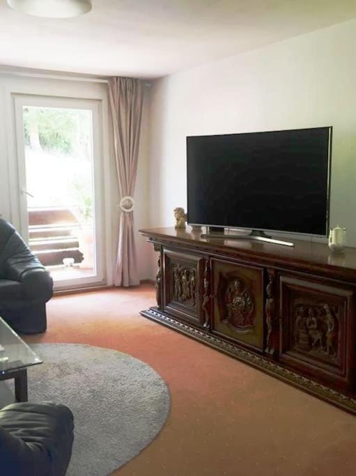 Communal lounge/ TV room, TV and multimedia, Living room, Seating area