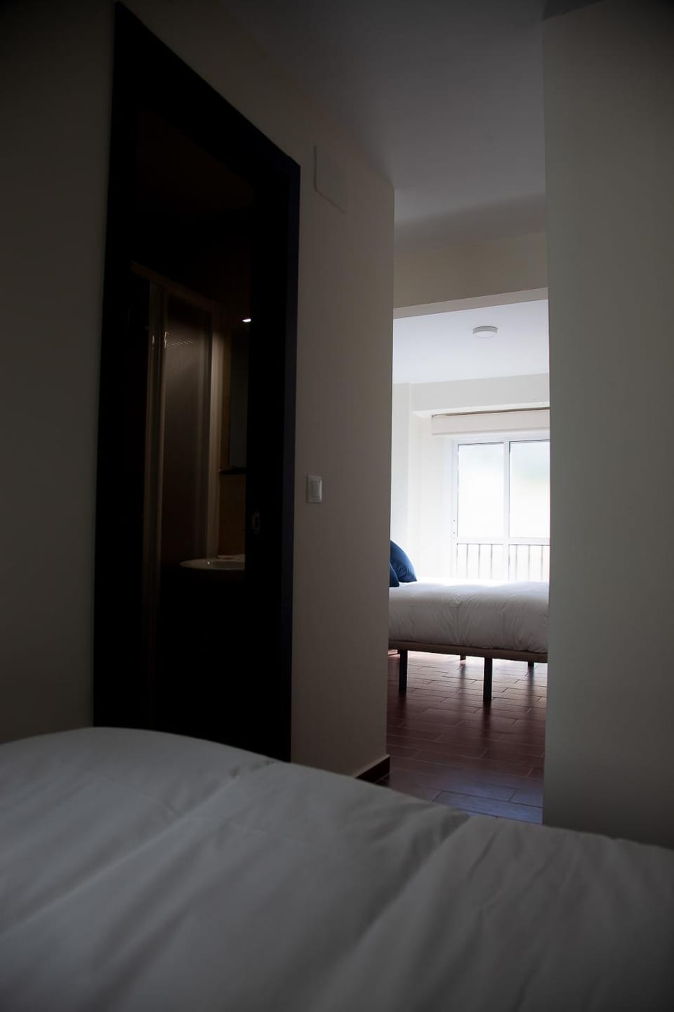 Bed, TV and multimedia, Balcony/Terrace, Photo of the whole room, Bedroom, Quiet street view, internet, locker, air conditioner