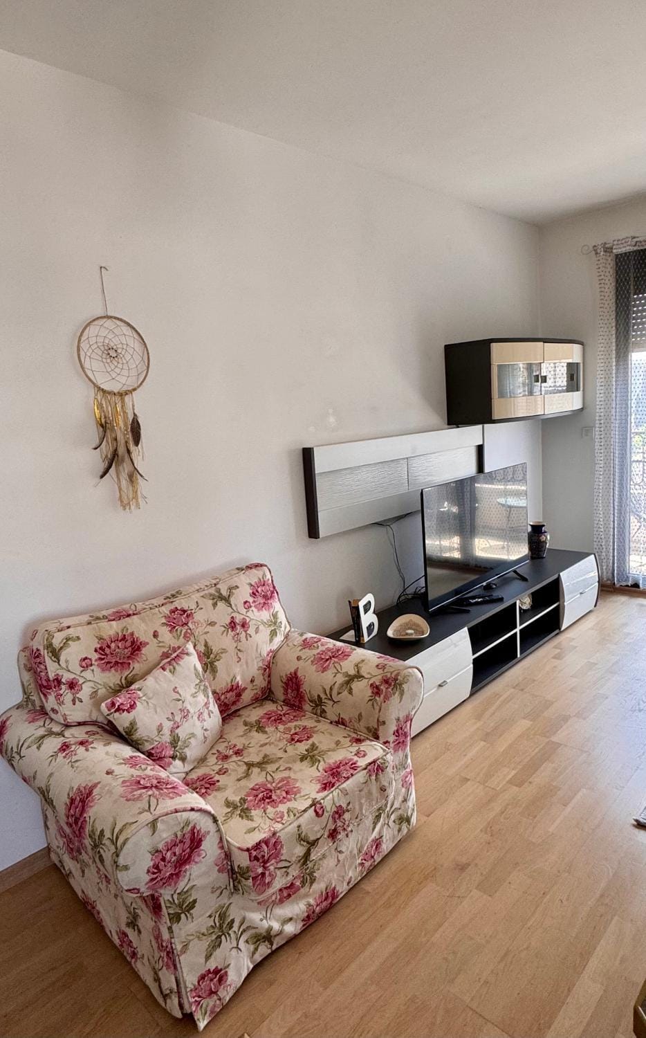 Living room, Seating area, pet friendly