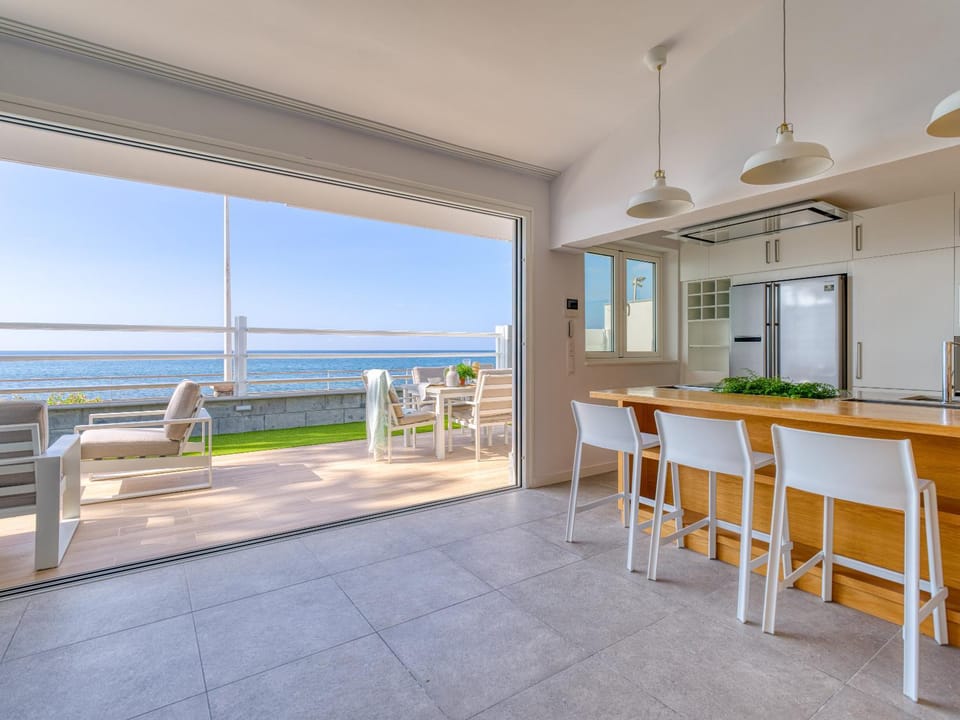 Balcony/Terrace, Kitchen or kitchenette, Dining area, Sea view, stove, kitchen