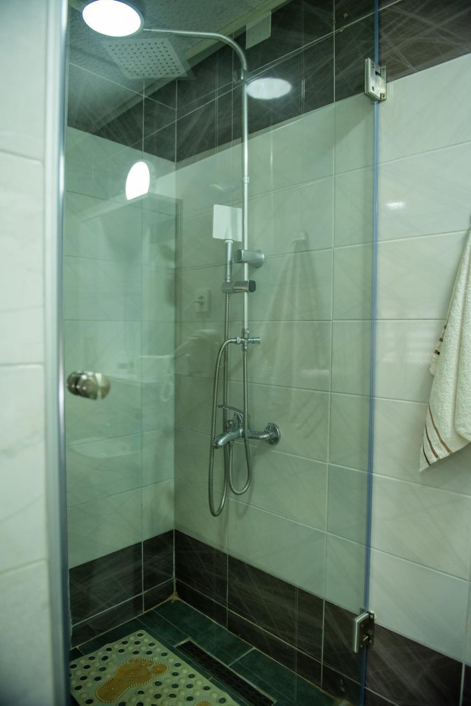 Shower, Bathroom, towels