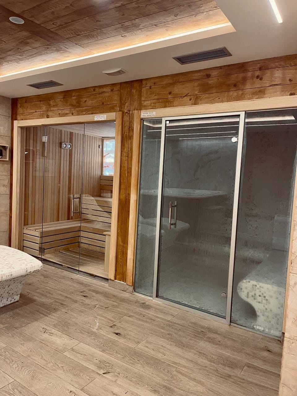 Shower, Property building, Sauna, Sauna, Steam room, Bathroom, Spa and wellness centre/facilities, Spa and wellness centre/facilities, Spa and wellness centre/facilities, Aqua park, Swimming pool