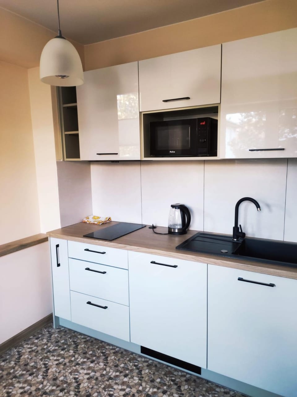 Kitchen or kitchenette, minibar, stove