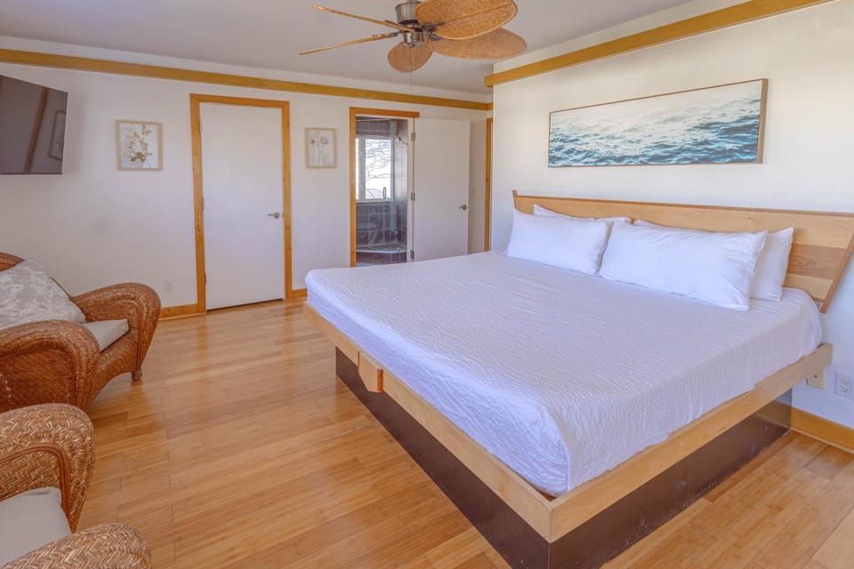A Tide that Binds Us By Beachside Management Apartment in Siesta Beach