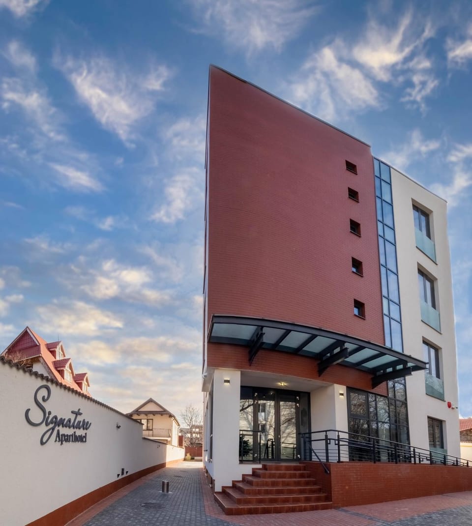 Property building, Facade/entrance