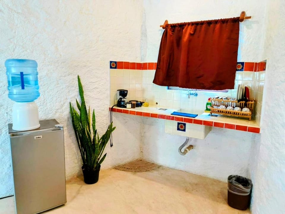 Kitchen or kitchenette, minibar