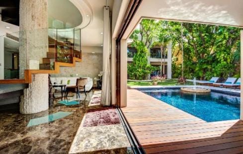 Amazing Hacienda for 14 guests! Steps to the beach! Villa in Playa del Carmen