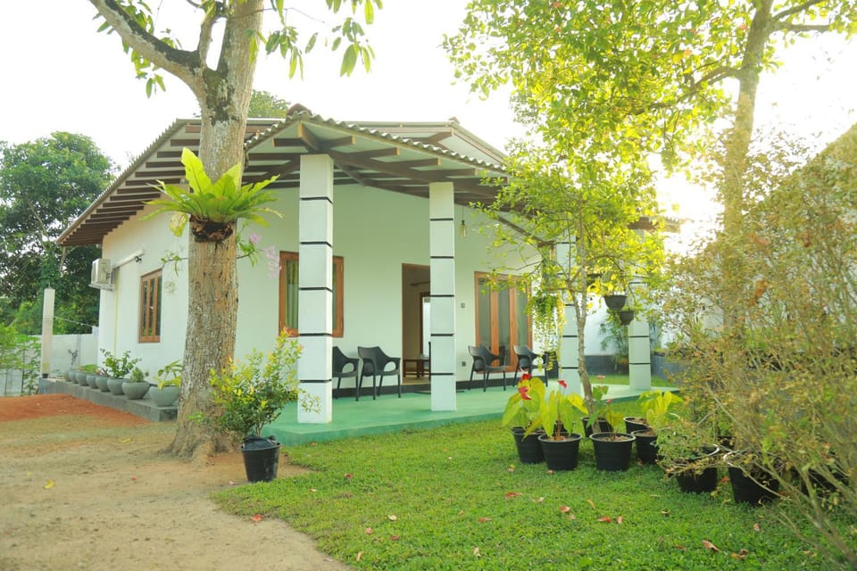 Property building, Facade/entrance, Garden