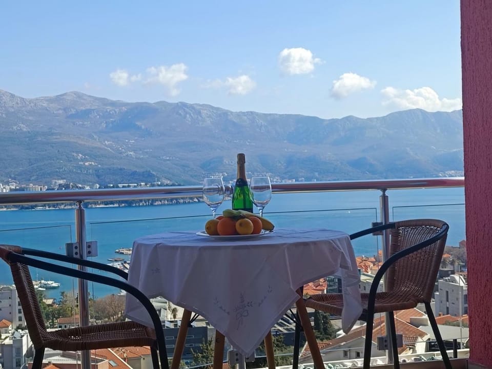 Day, Neighbourhood, View (from property/room), Balcony/Terrace, Balcony/Terrace, Dining area, Beach, Beach, Food, City view, City view, Mountain view, Sea view, Seasons, Open Air Bath, Public Bath, flat iron