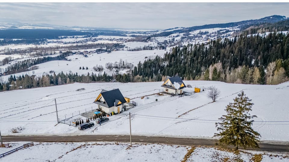 Property building, Winter, BBQ facilities, Hot Tub, Mountain view, Parking