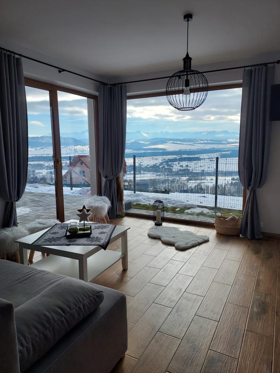 Living room, Mountain view