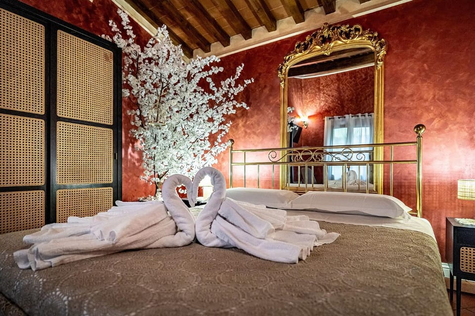 Bed, Photo of the whole room, Bedroom, towels