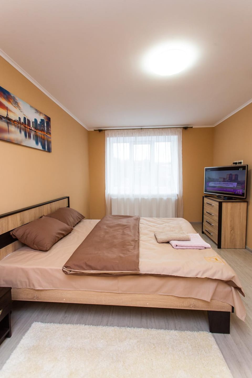 Bed, TV and multimedia, Bedroom
