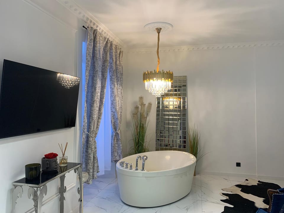Communal lounge/ TV room, Hot Tub