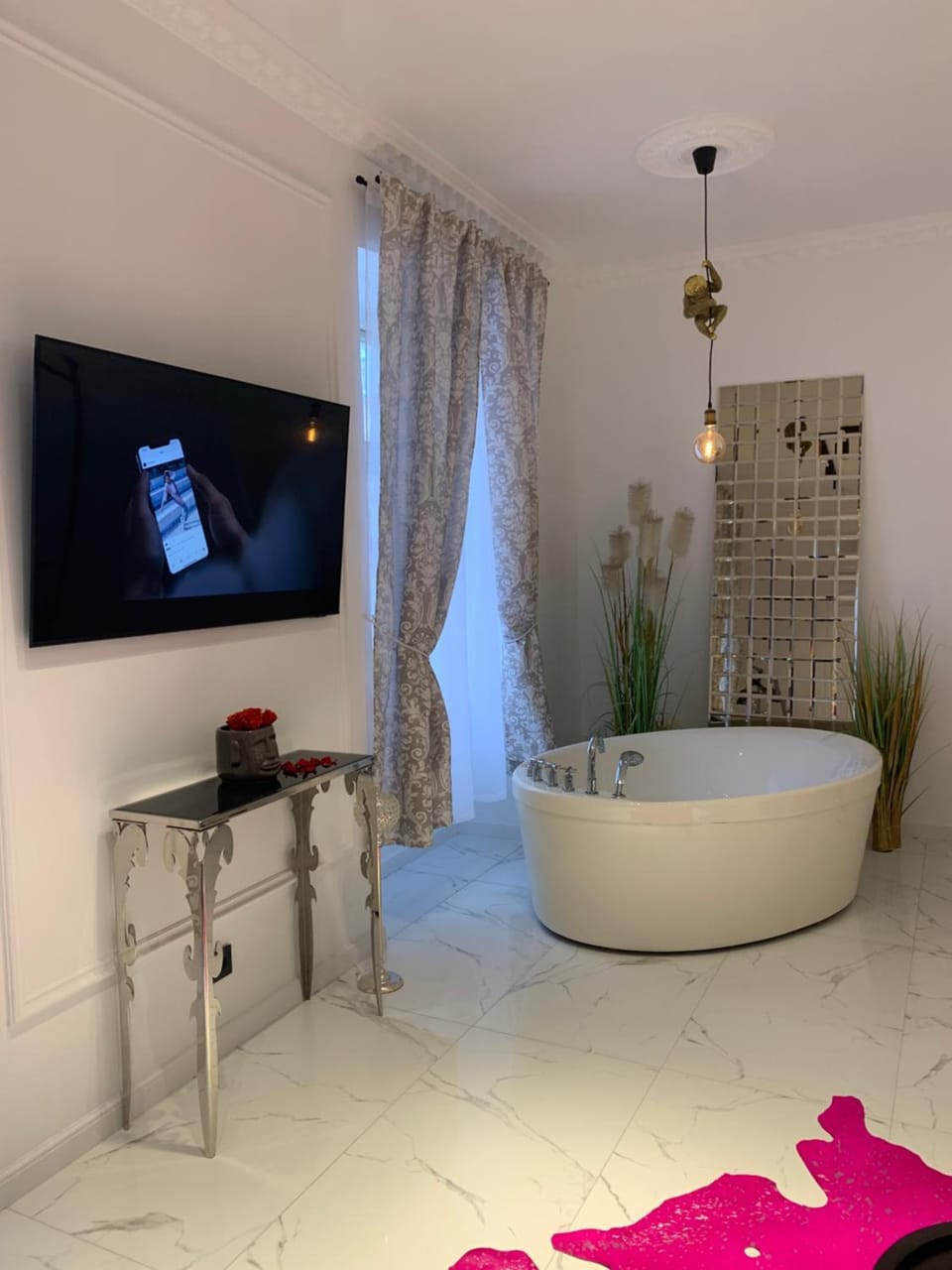 Communal lounge/ TV room, Hot Tub