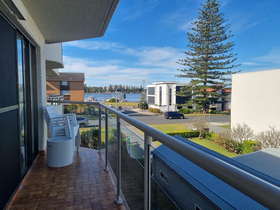 View (from property/room), Balcony/Terrace, River view