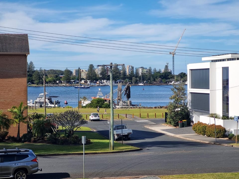 Lake view, River view, Location