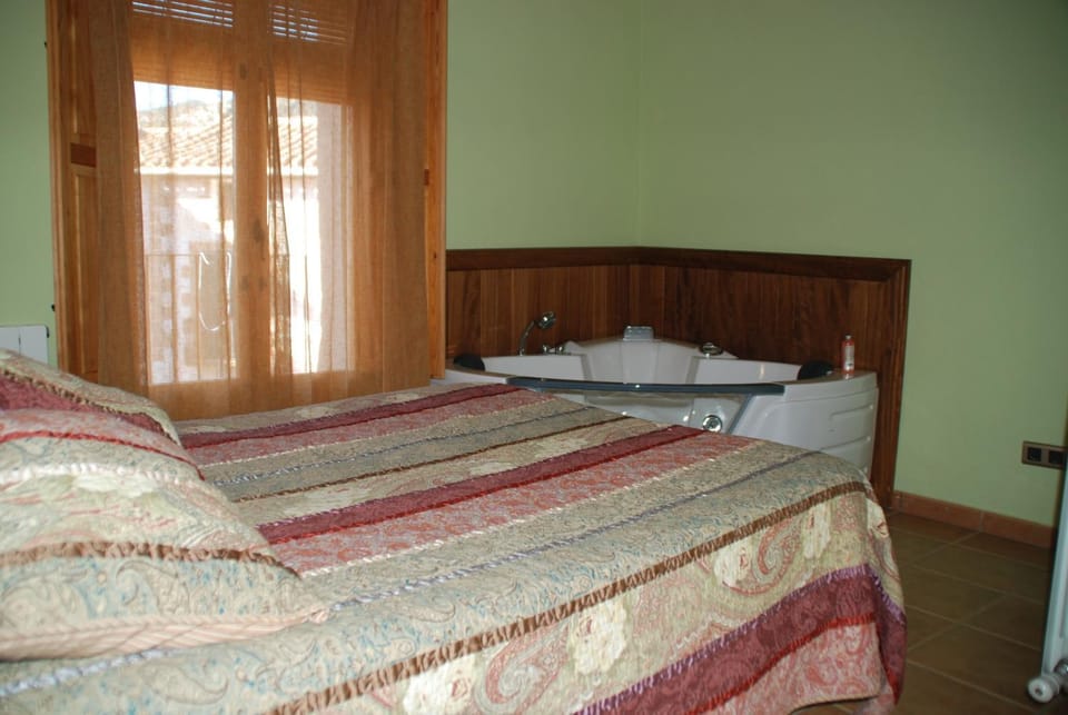 Hot Tub, Bedroom