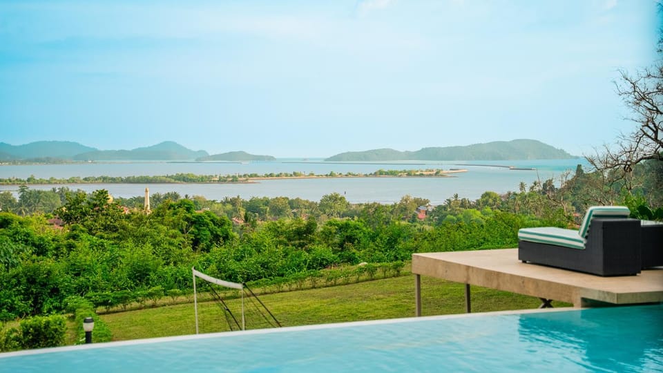 Natural landscape, Sea view, Swimming pool, sunbed