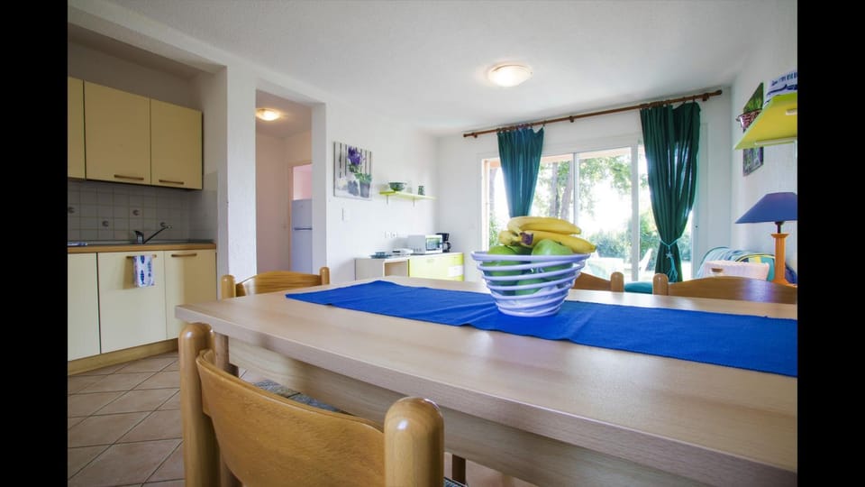 Restaurant/places to eat, Communal lounge/ TV room, Dining area, kitchen
