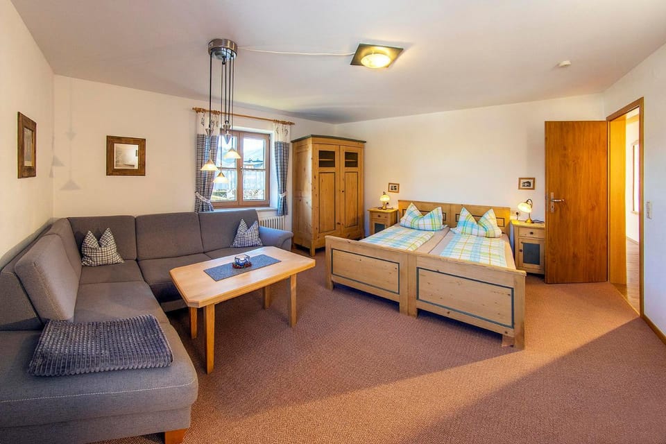 Bed, Photo of the whole room, Seating area