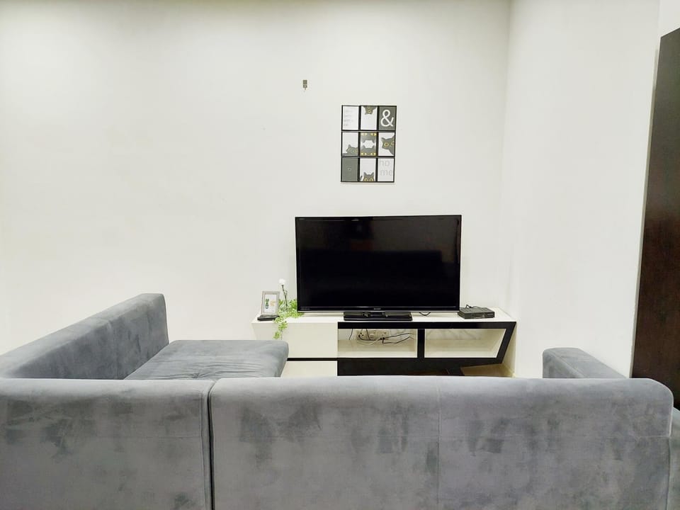 CL Comfort Wifi Suite 4pax ParadigmJB Apartment in Johor Bahru
