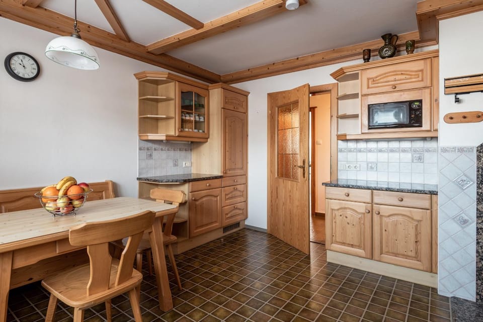 Kitchen or kitchenette, Communal kitchen, kitchen