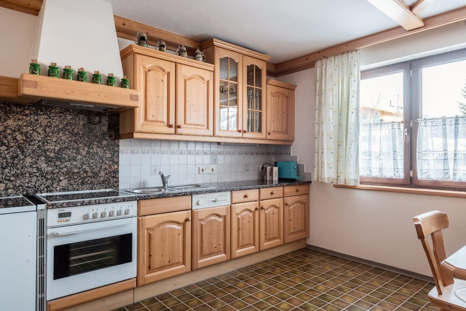 Kitchen or kitchenette, Communal kitchen, kitchen