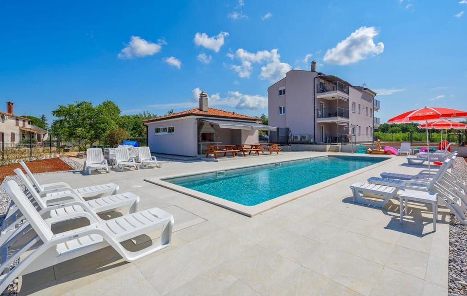 Day, Pool view, Swimming pool, sunbed