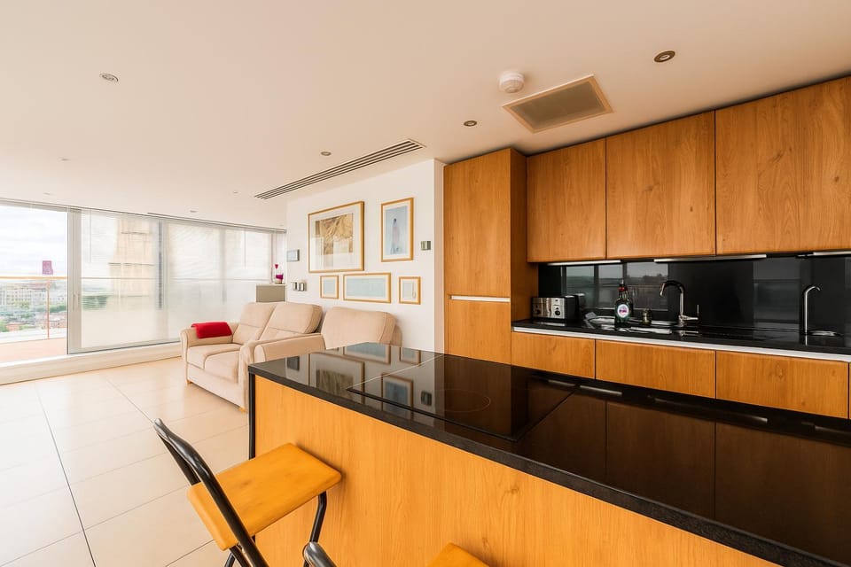 Coffee/tea facilities, Kitchen or kitchenette, Living room, Seating area, toaster