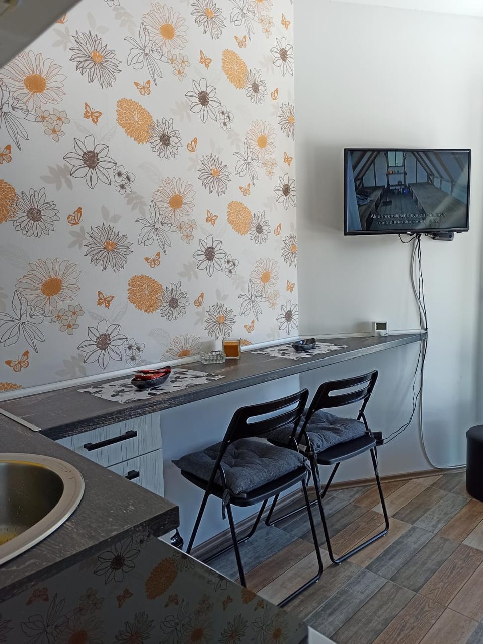 TV and multimedia, Kitchen or kitchenette, Dining area, Communal kitchen