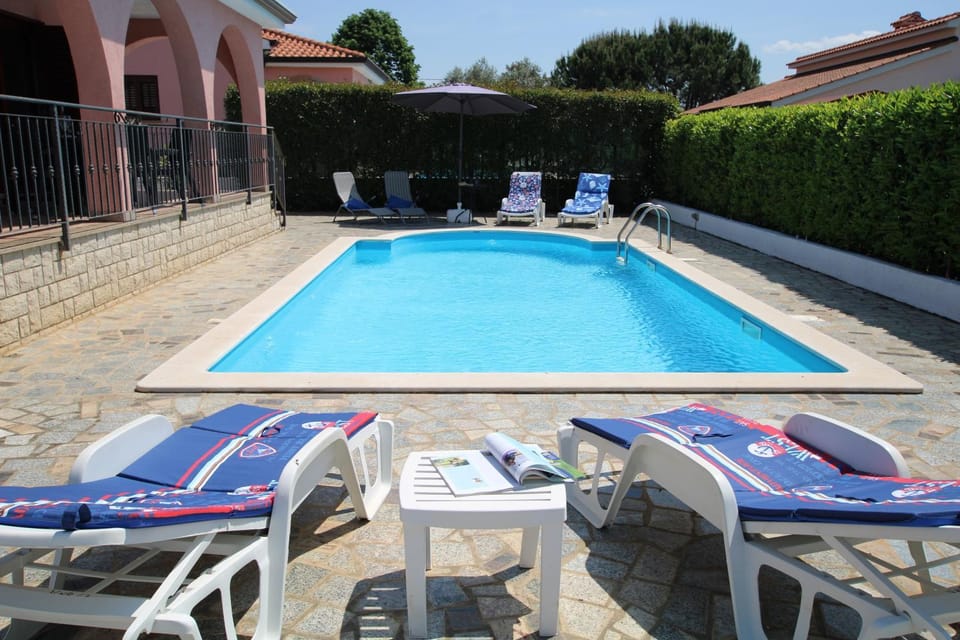Patio, Day, Pool view, Swimming pool, sunbed