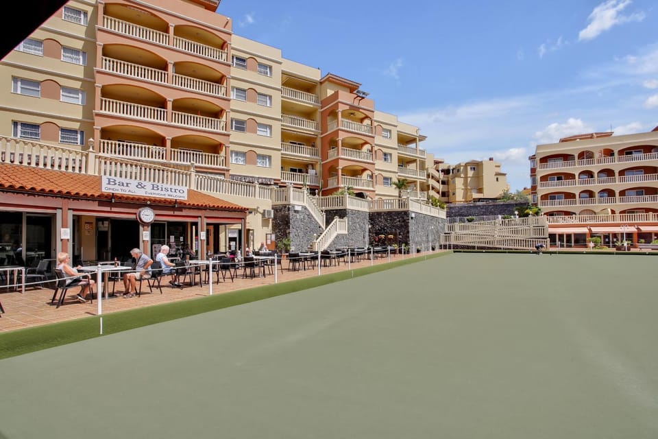 SUN AND GREEN, Heated Pool, 3 Rooms, Air C Apartment in Abona