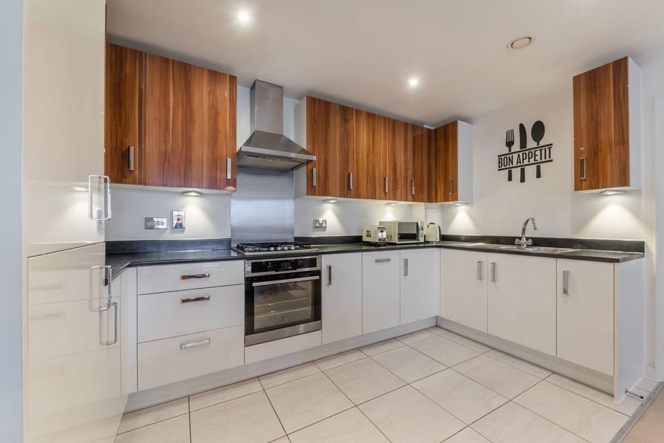 Kitchen or kitchenette, dishwasher, minibar, stove, kitchen