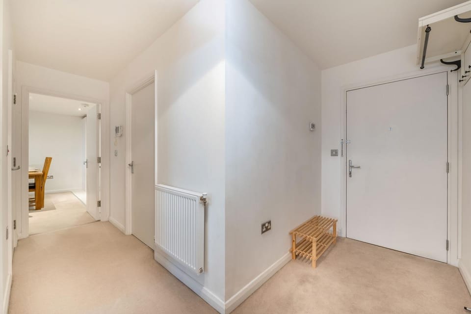 Facade/entrance, Bed, Photo of the whole room, Bedroom, wardrobe