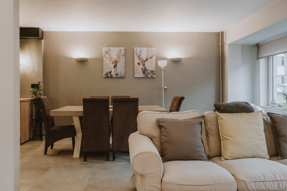 Seating area, Dining area