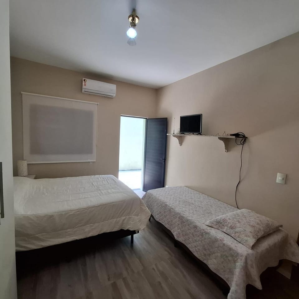 Bed, TV and multimedia, Photo of the whole room, Bedroom, air conditioner