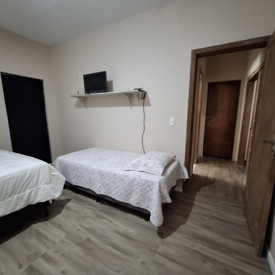 Bed, TV and multimedia, Photo of the whole room