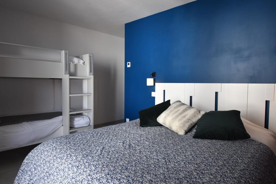 Bed, Photo of the whole room, Bedroom, bunk bed