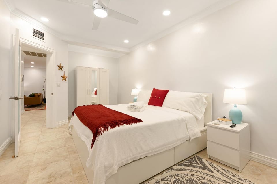 Bed, Photo of the whole room, Bedroom, wardrobe, air conditioner